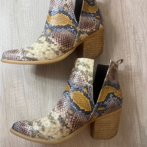 Arider Girl Shoes - Stylish Snakeskin Pattern Ankle Booties